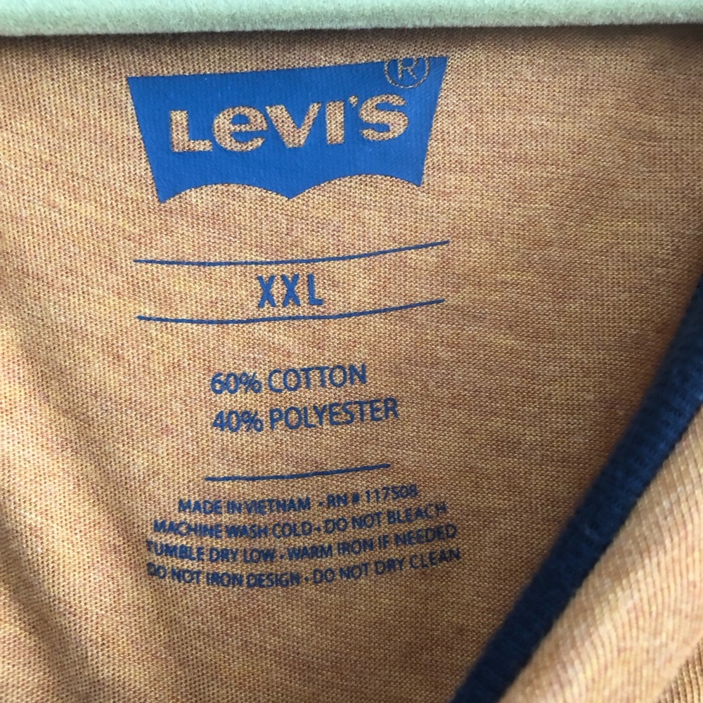 Like New Men’s Levi Shirt - Picture 8 of 8